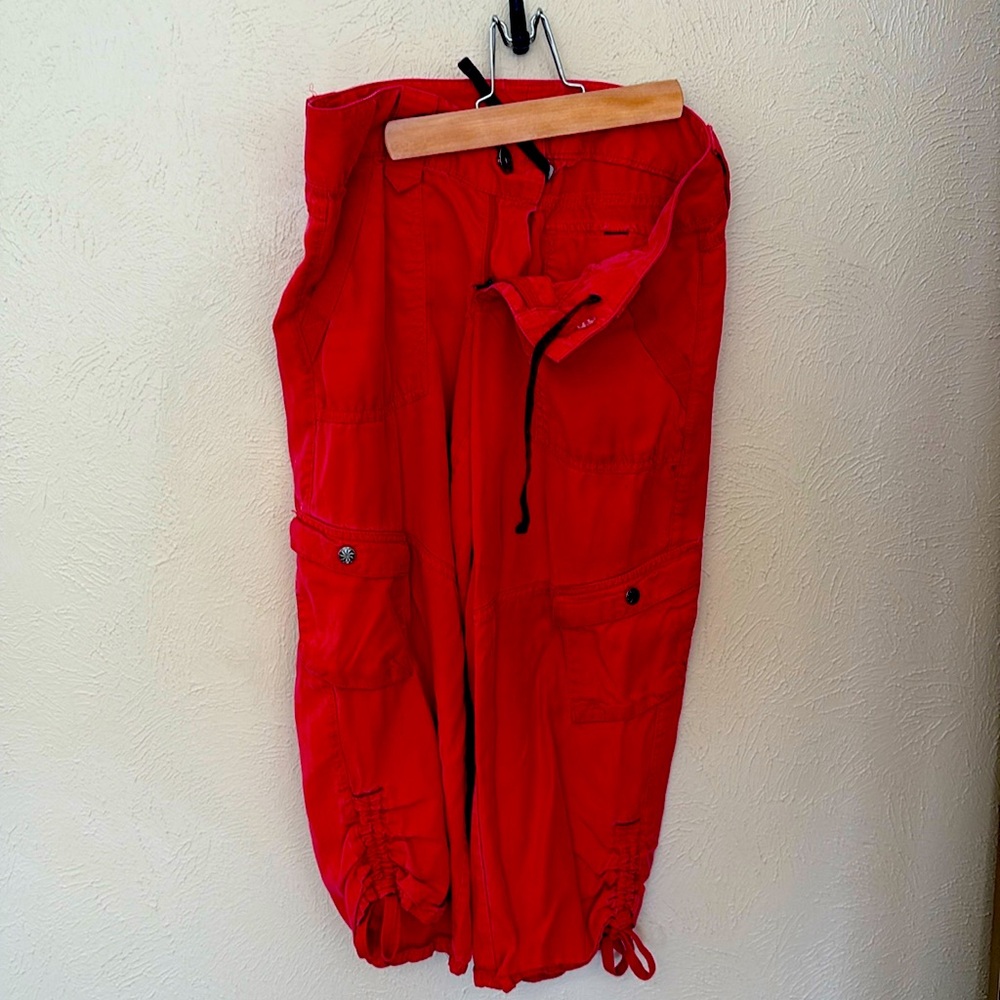 Athleta red capris
